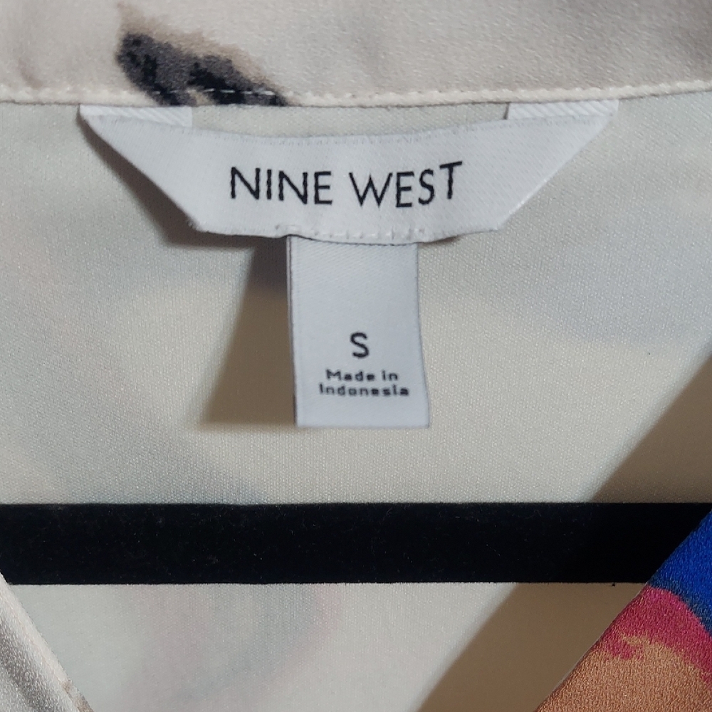 Nine West Button Front Ruffle Hem Dress In Ivory Swirl Pattern Size Small - Picture 3 of 10